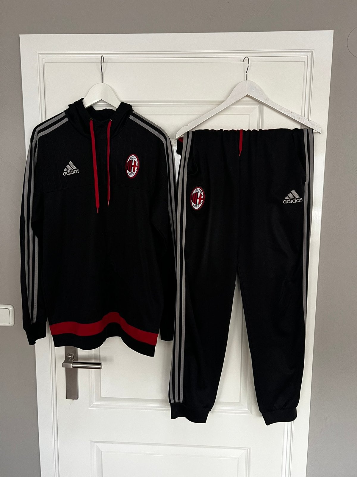 AC Milan Adidas trainingspak origineel, Ophalen of Verzenden, Zo goed als nieuw, Trainingspak