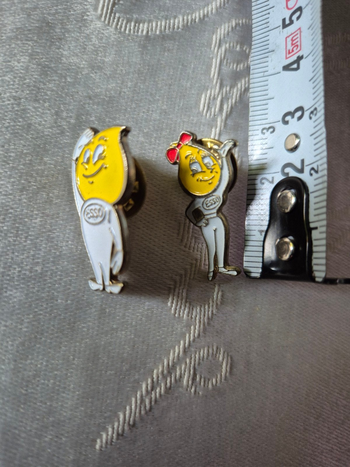 Vintage Esso Benzine Druppel Pins - Set van 2, Ophalen of Verzenden