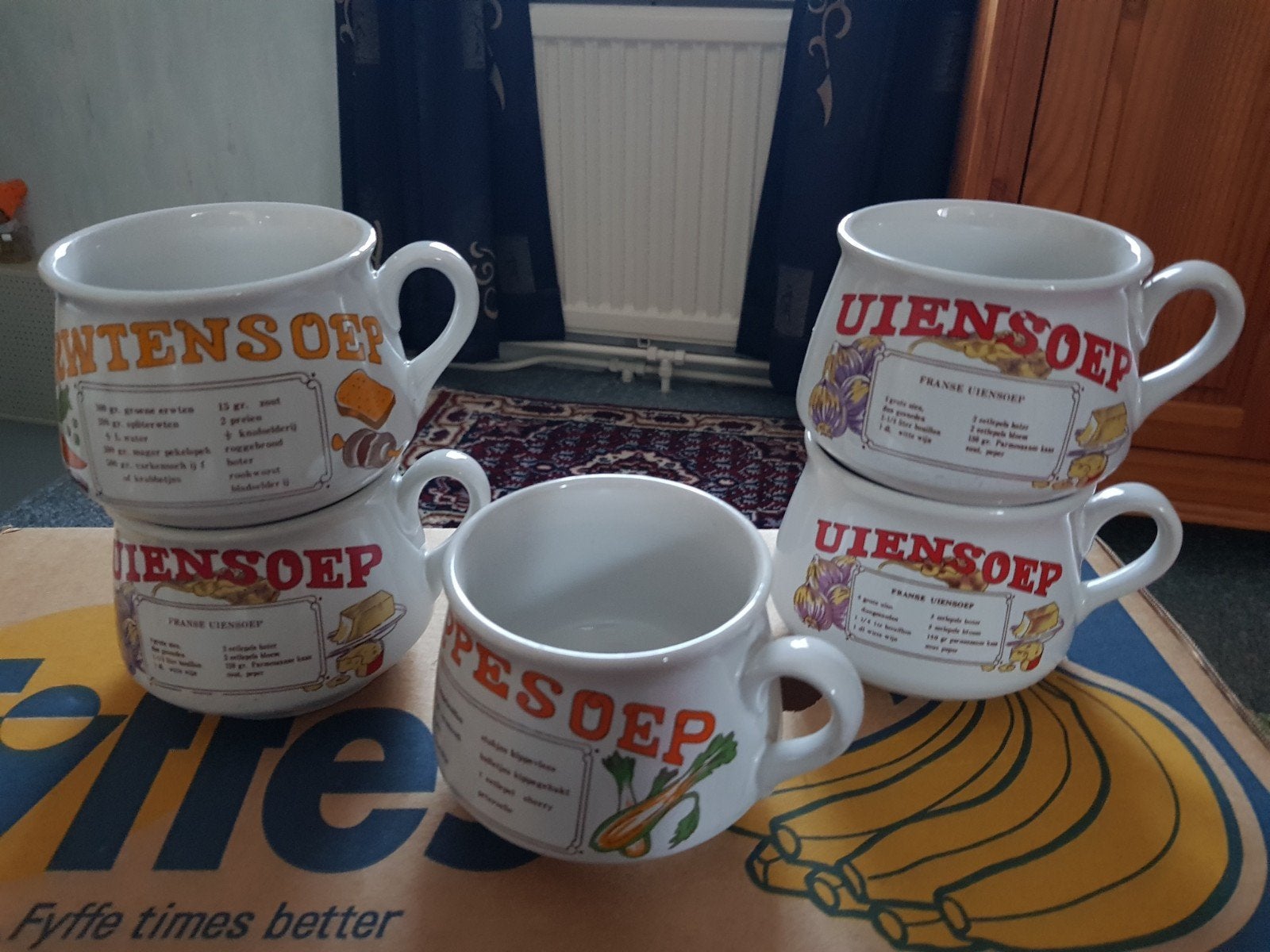 5 soepkommen met recept erop., Ophalen of Verzenden, Zo goed als nieuw, Kom(men), Overige stijlen