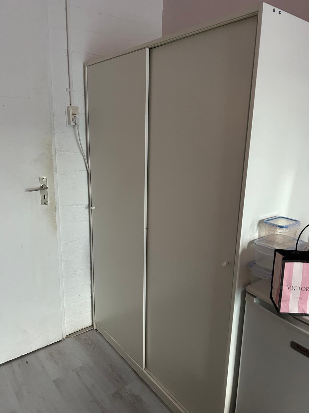 Kledingkast met schuifdeur, Ophalen, Zo goed als nieuw, 50 tot 75 cm, 200 cm of meer