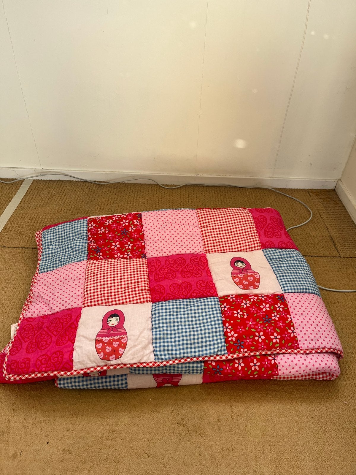 Patchwork deken met baboesjka poppen, Gebruikt, Roze, Handgemaakt, Deken