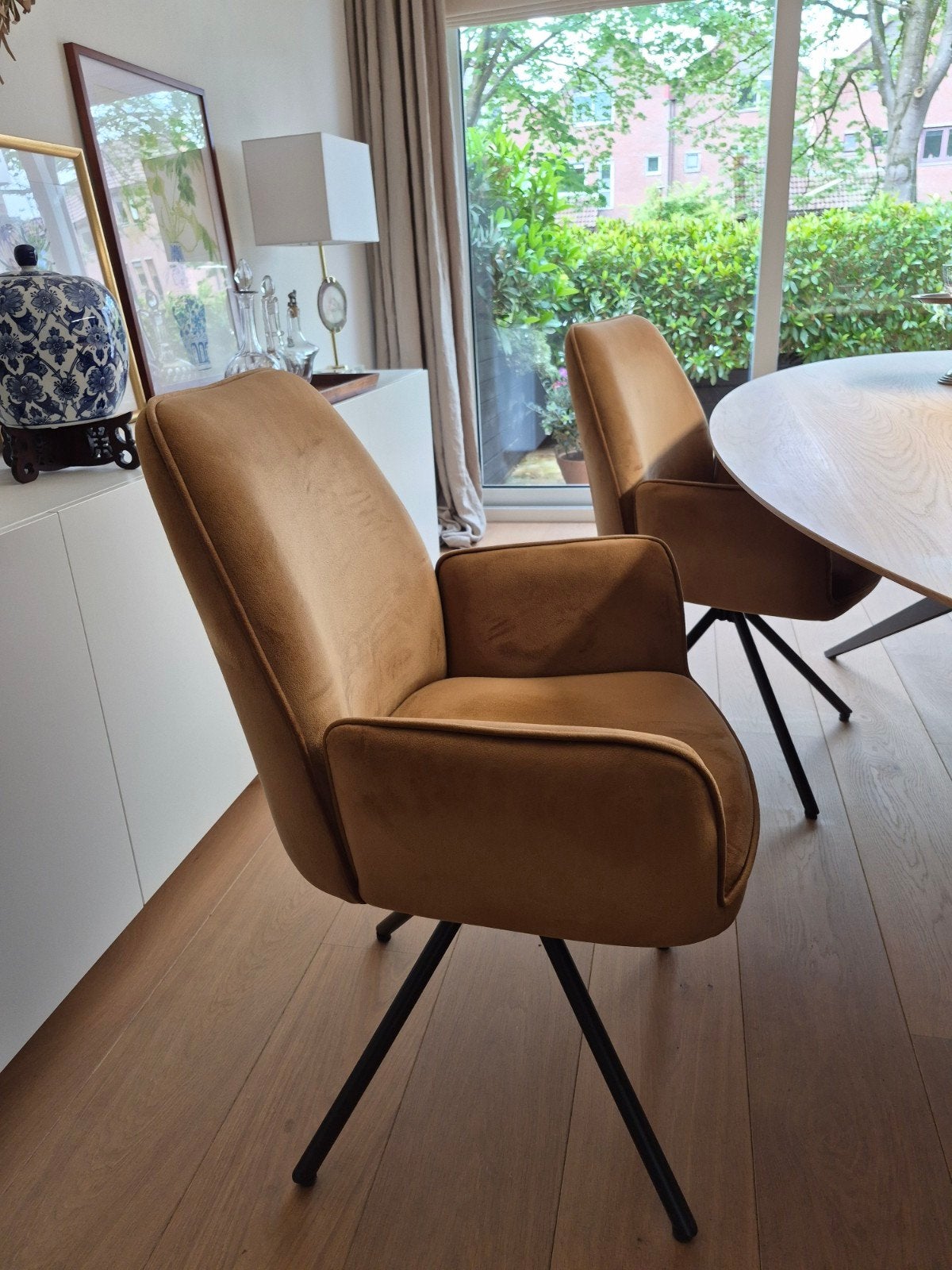 Eetkamerstoelen Velvet, Amber kleur, van het merk eleonora, Ophalen