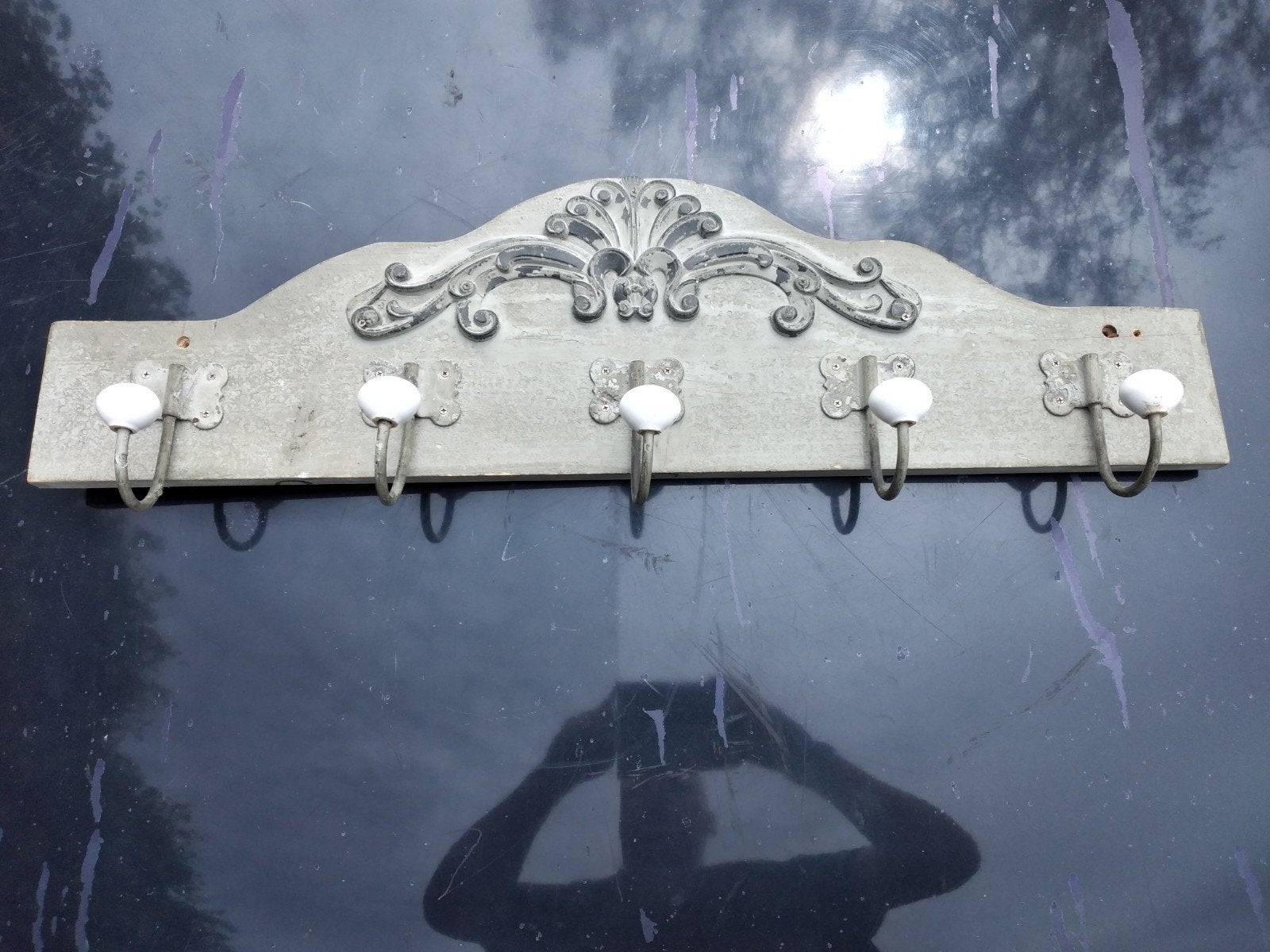 Vintage wandkapstok met 5 haken en decoratieve details, Ophalen of Verzenden