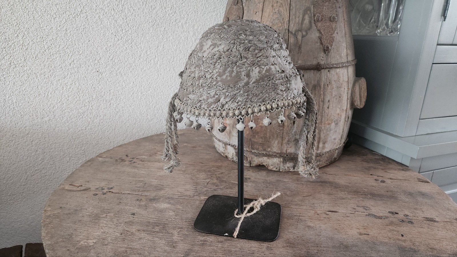 Sober/ stoer decoratie hoedje op standaard, Antiek en Kunst, Ophalen of Verzenden