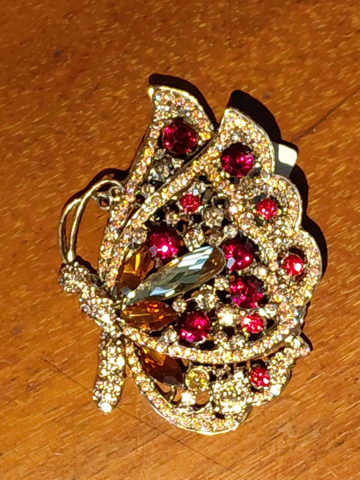 xx broche met rode/witte/ okergele strass en goudkleur, Sieraden, Tassen en Uiterlijk, Broches, Overige materialen, Nieuw, Ophalen of Verzenden