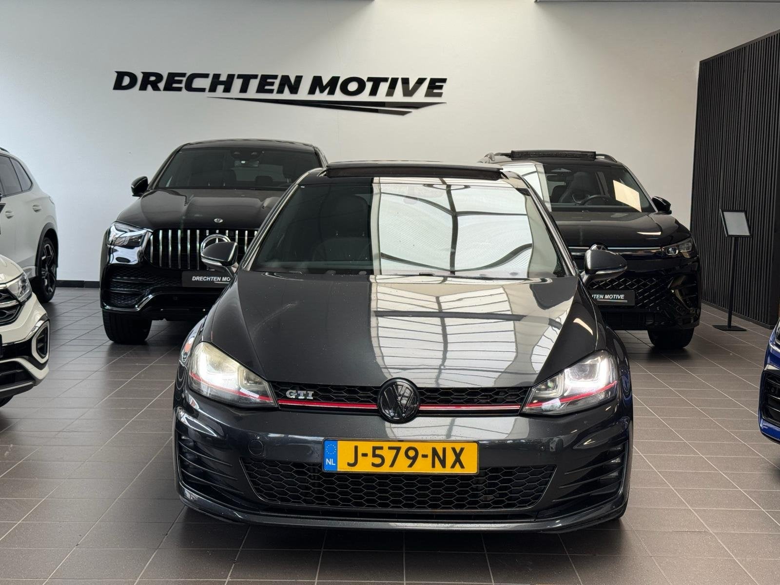 Volkswagen Golf 2.0 TSI GTI / pano / Keyless /, Voorwielaandrijving, Gebruikt, Euro 6, 4 cilinders