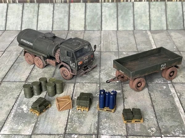 Diecastdiorama KAZFUELRU01 | Kamaz 5350 oil truck + trailer, Diecastdiorama.com, 1:50 of kleiner, Zo goed als nieuw, Bertha von Suttnerstraat