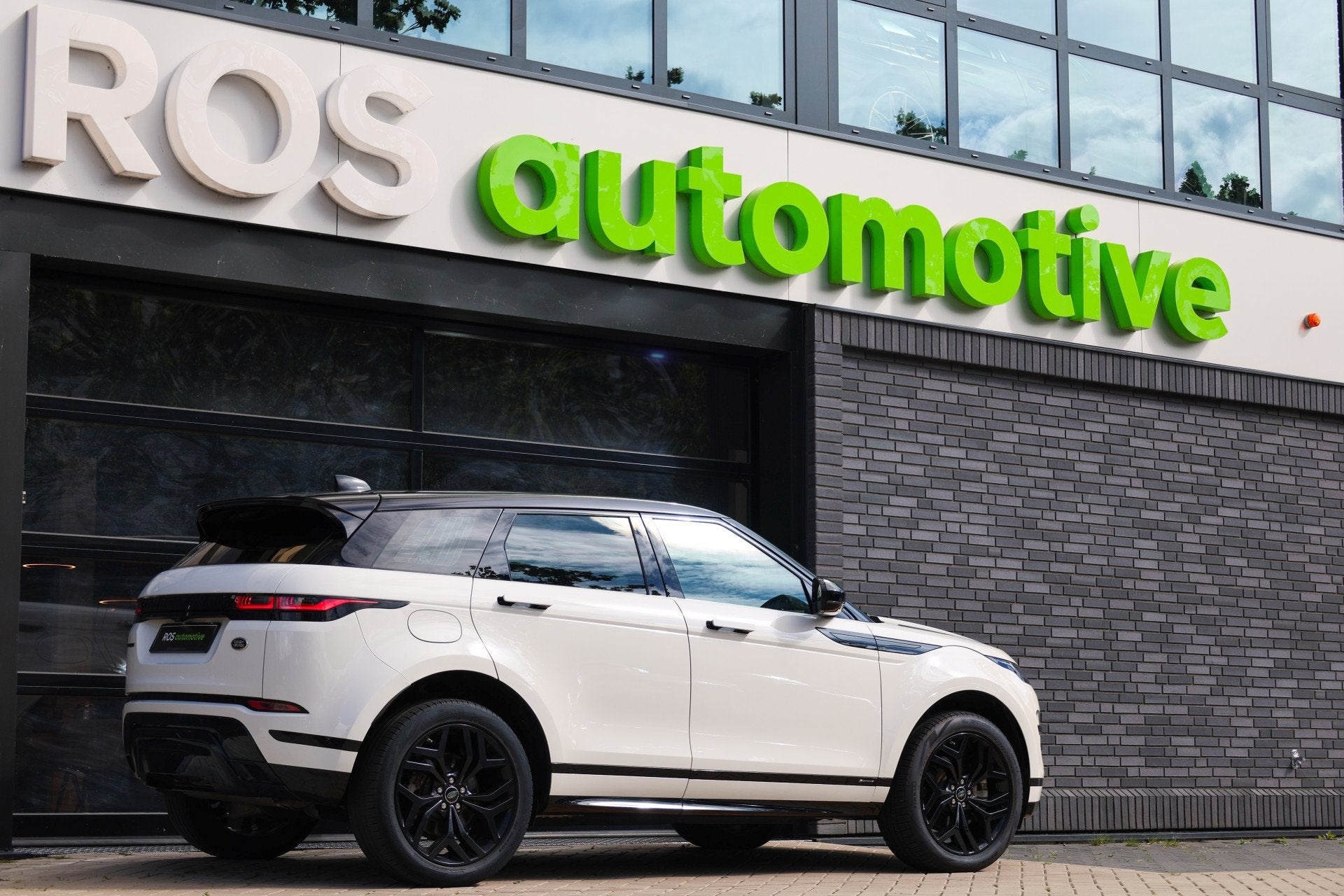 Land Rover Range Rover Evoque 1.5 P300e AWD R-Dynamic SE | M, Auto's, 309 pk, Wit, Bedrijf, Vierwielaandrijving