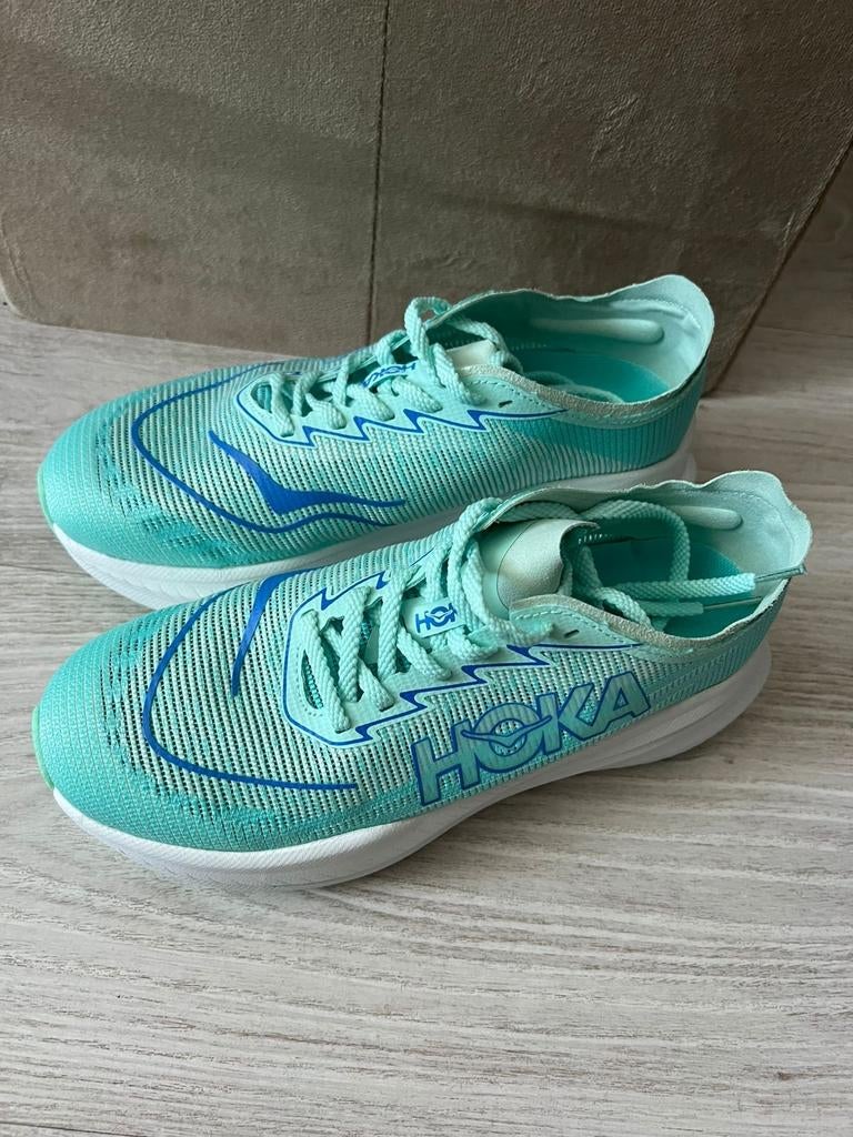 Hoka hardloopschoenen maat 38 (24 cm), Hoka, Sportschoenen, Nieuw, Ophalen of Verzenden