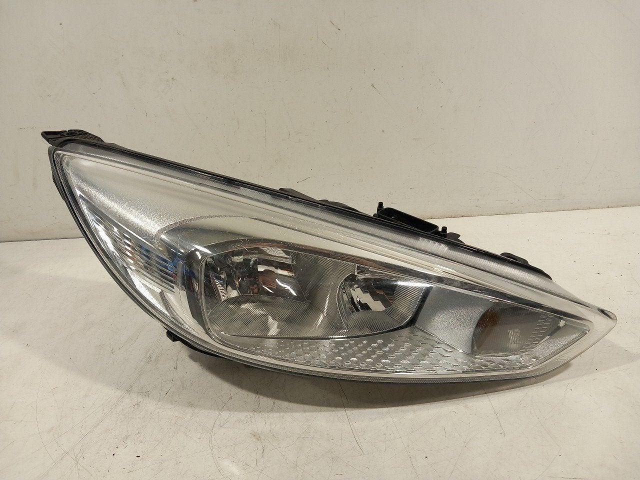 Koplamp rechts Ford Focus, Onderdelen@venauto.nl, Van der Ven Autorecycling B.V., Gebruikt, Ettenseweg 76, 4706 PB Roosendaal, The Netherlands
