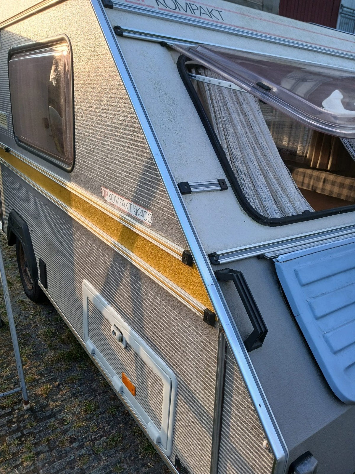 Kip Kompakt KK400 Caravan - Compact en Compleet, Standaardzit, Kip, Tot en met 2, Particulier