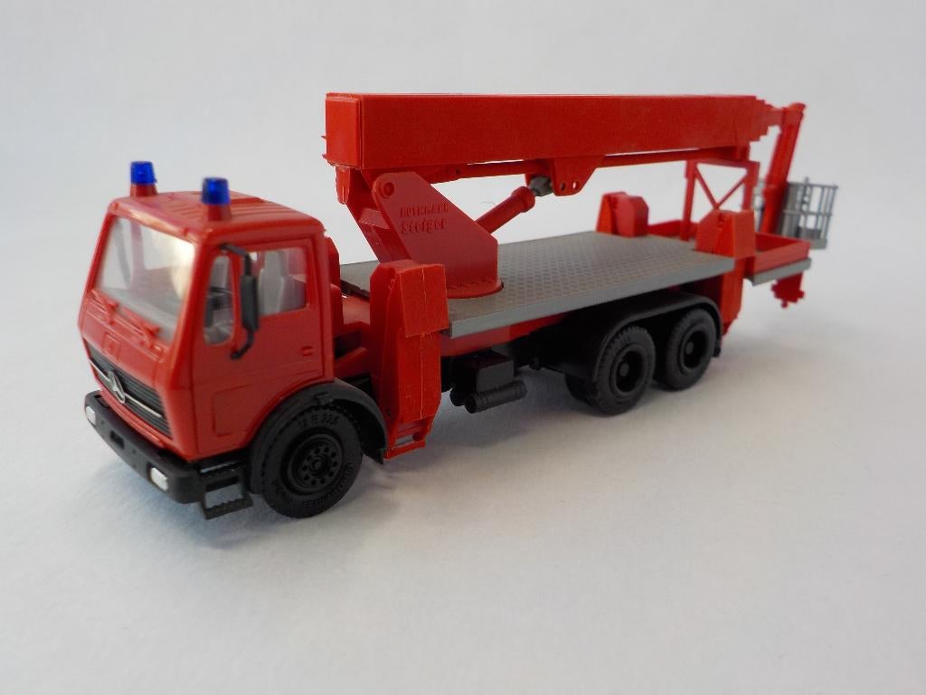 Herpa 806513  Mercedes Benz Hoogwerker Brandweer, Ophalen of Verzenden, Zo goed als nieuw, Overige typen, Herpa