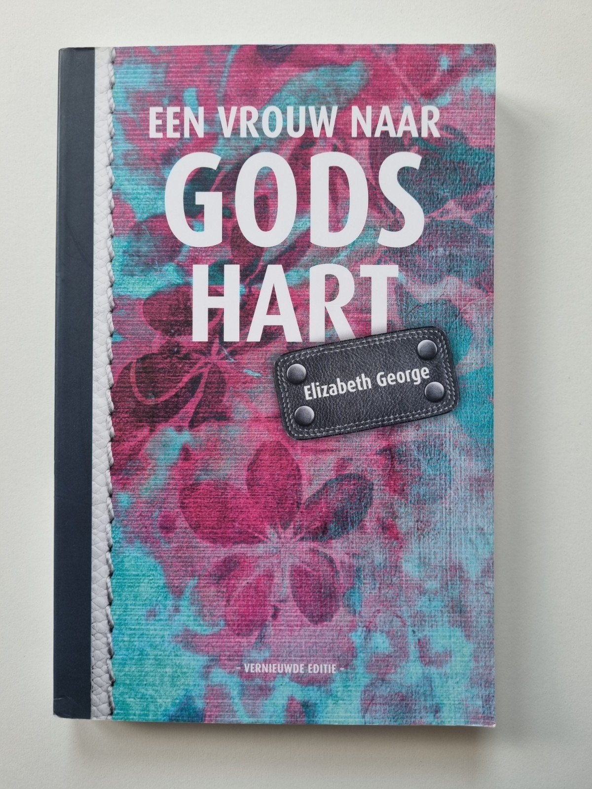 Een Vrouw naar Gods Hart - Elizabeth George (Nieuwe Edit, Christendom | Protestants, Ophalen of Verzenden, Zo goed als nieuw, Elizabeth George