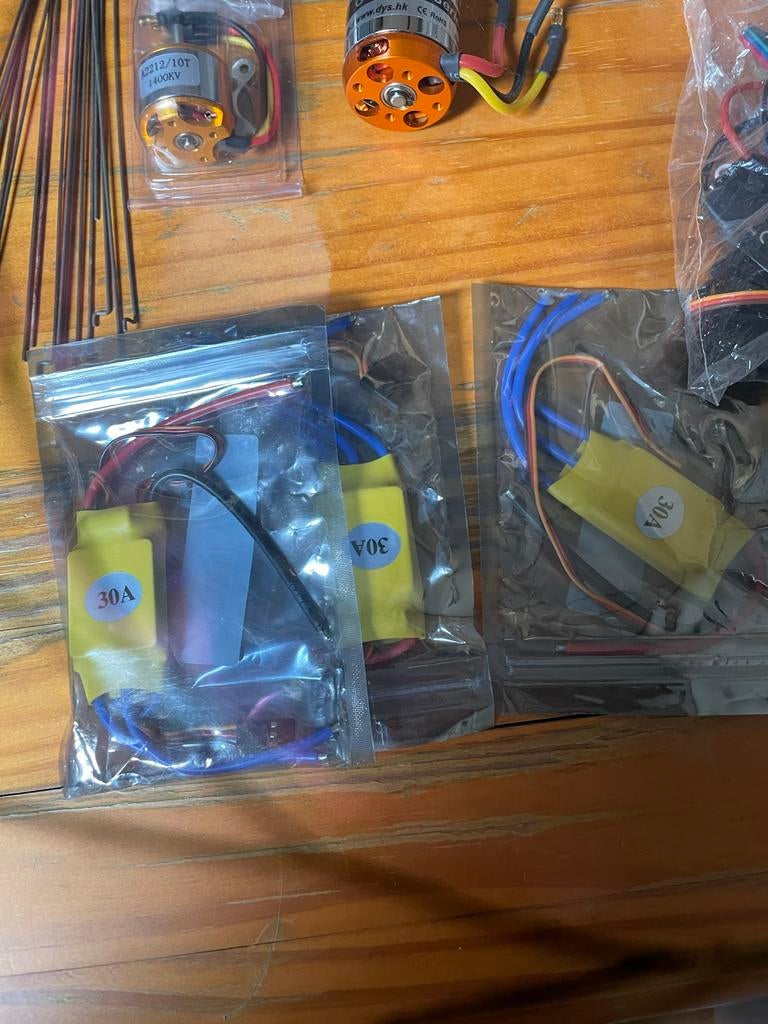 RC Vliegtuig Onderdelen: Motoren, Servo's, ESC's, Propellers, Ophalen of Verzenden, Nieuw