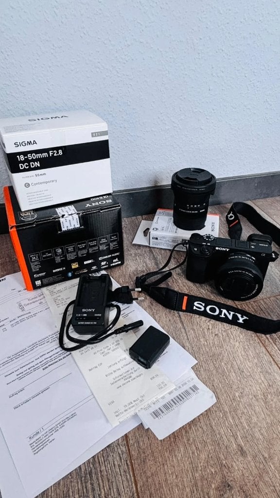 Sony α6400 + Sigma 18-50mm F2.8 + 16-50mm