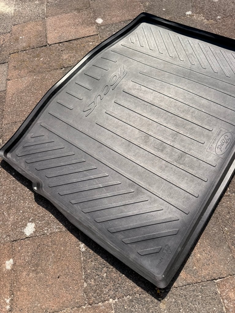 Originele Ford Focus rubberen kofferbakmat, Auto diversen, Kofferbakmatten, Ophalen, Zo goed als nieuw