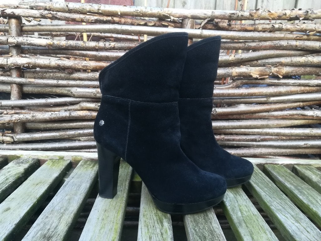 UGG Laarzen Suède Zwart Gevoerd maat 37, Kleding | Dames, Schoenen, UGG, Zwart, Ophalen of Verzenden, Zo goed als nieuw