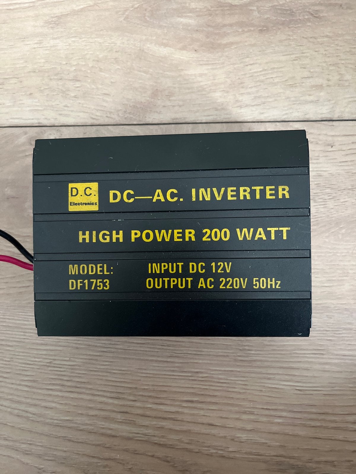 DC-AC Omvormer 200W - 12V naar 220V, Ophalen of Verzenden, Zo goed als nieuw