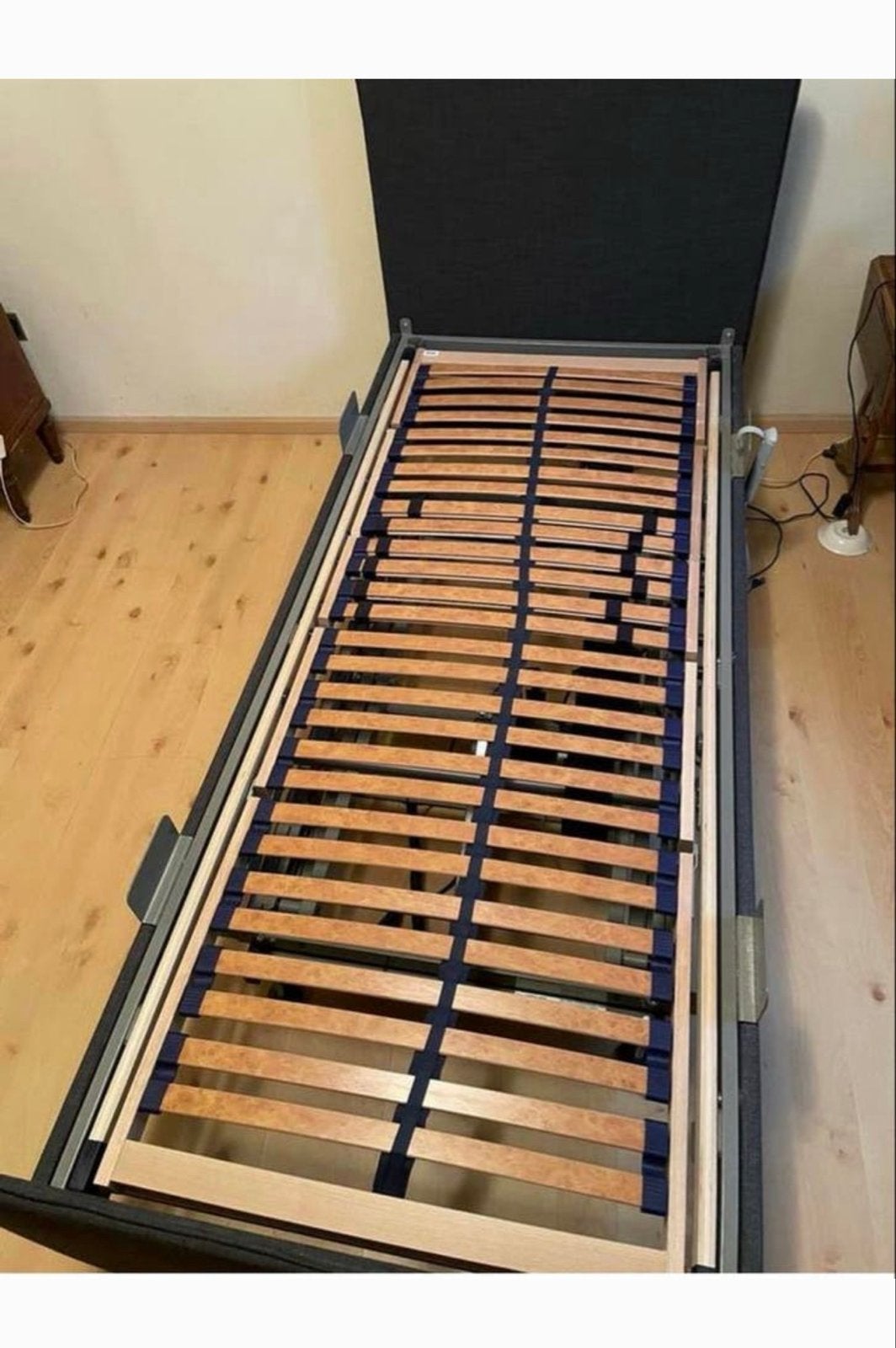 Hoog-laag bed 90x200 cm met elektrische lattenbodem, Ophalen, Gebruikt