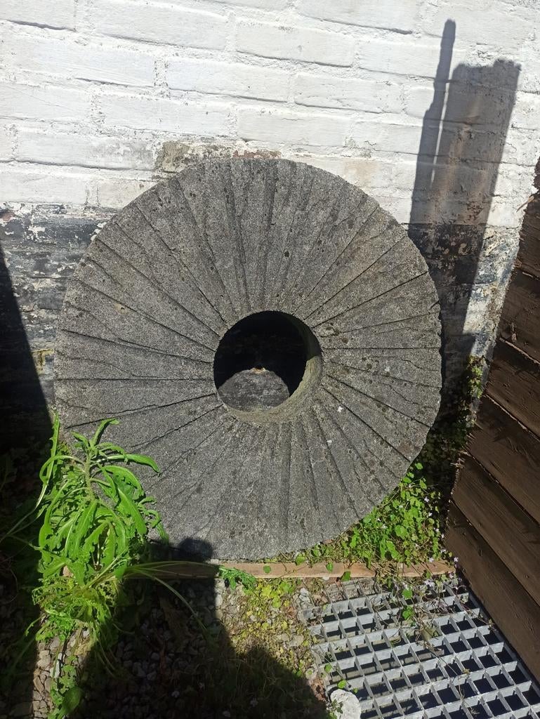 3 unieke molenstenen voor tuin of decoratie, Ophalen