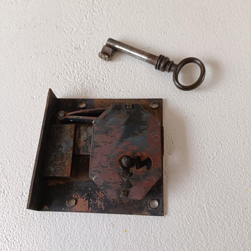 Oud slot met sleutel goed werkend, Ophalen of Verzenden