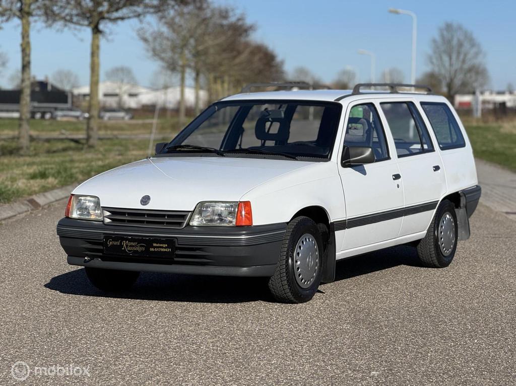 Opel Kadett 1.6i Caravan 1991, Auto's, Oldtimers, Voorwielaandrijving, Wit, 75 pk, 1598 cc