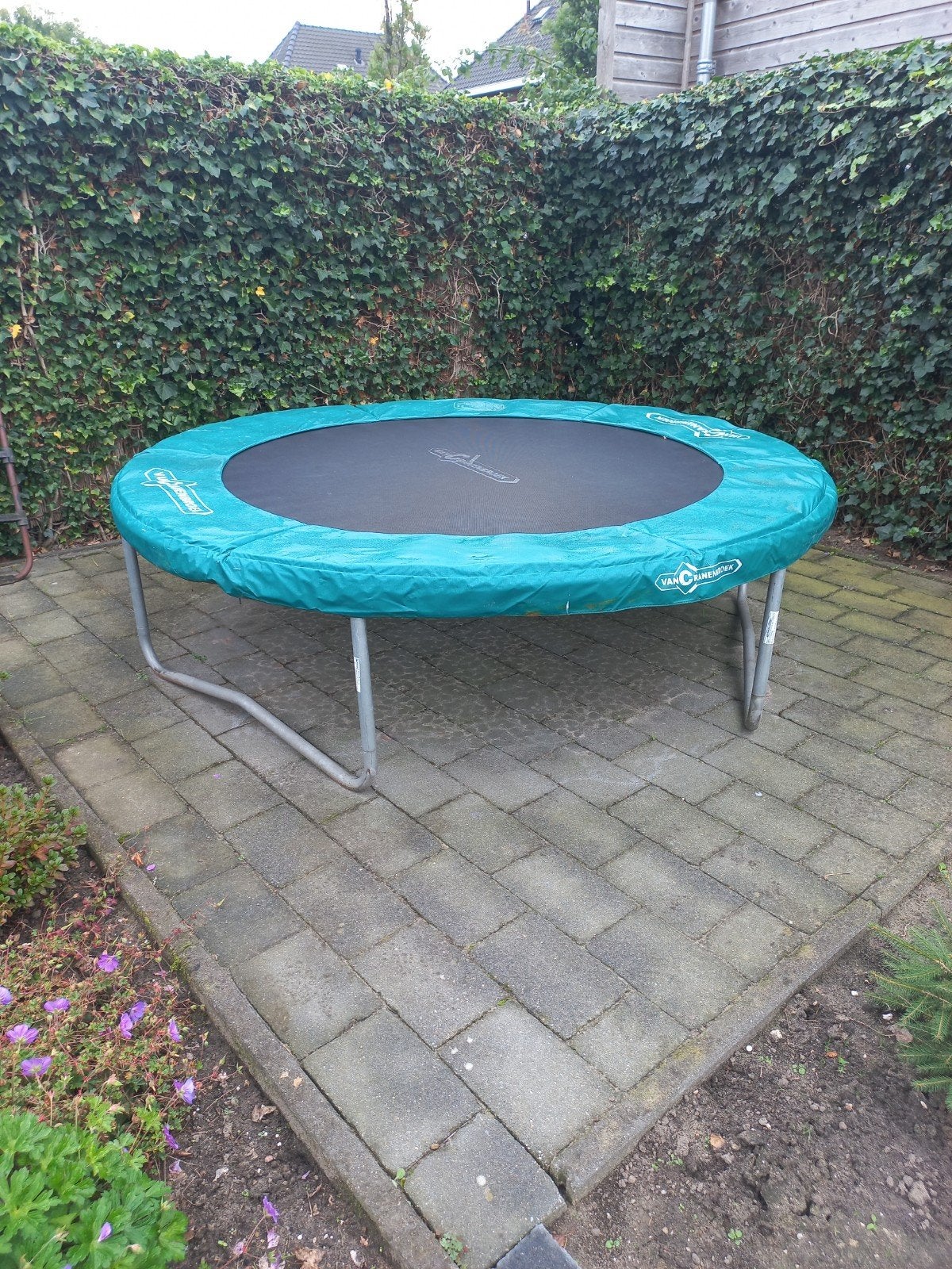 Ronde trampoline met veiligheidsrand en net eromheen, Ophalen, Gebruikt