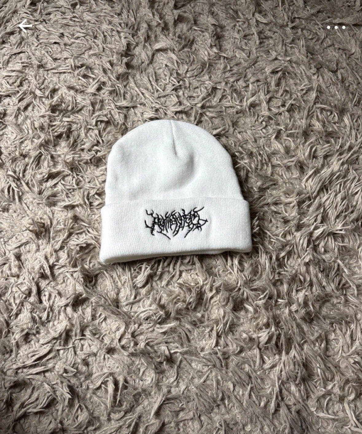 Witte muts met geborduurd logo, Kleding | Dames, Ophalen of Verzenden, Zo goed als nieuw, Maat 38/40 (M), Muts