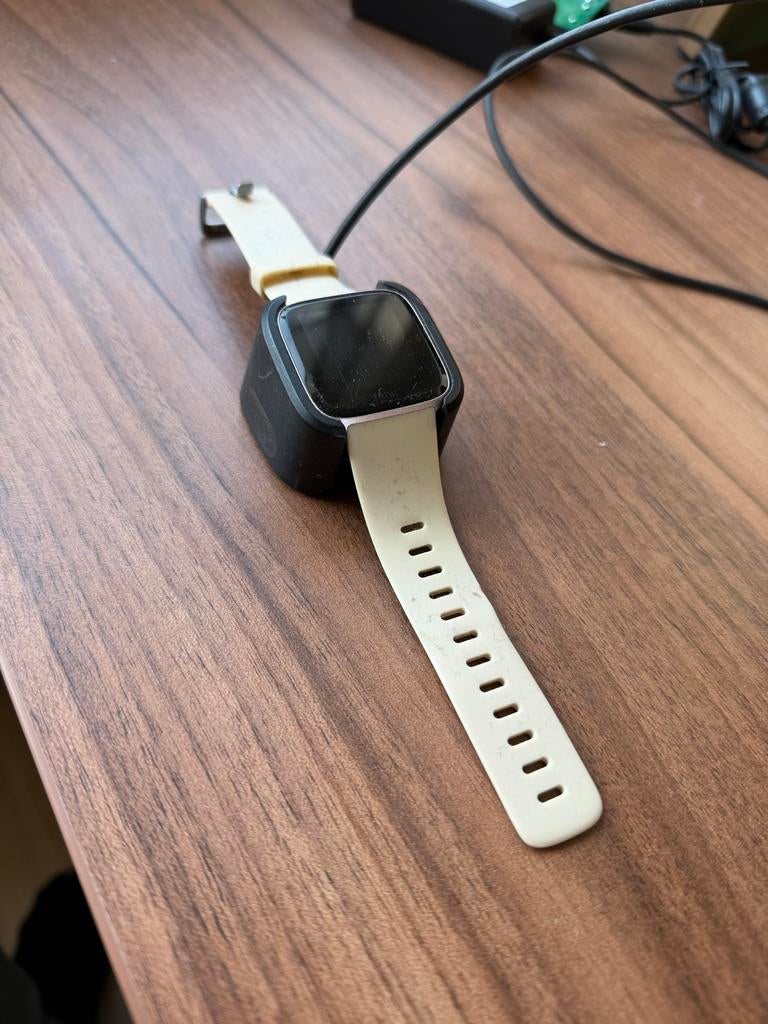 Fitbit Versa sporthorloge, Ophalen of Verzenden, Conditie, Gebruikt, Roze