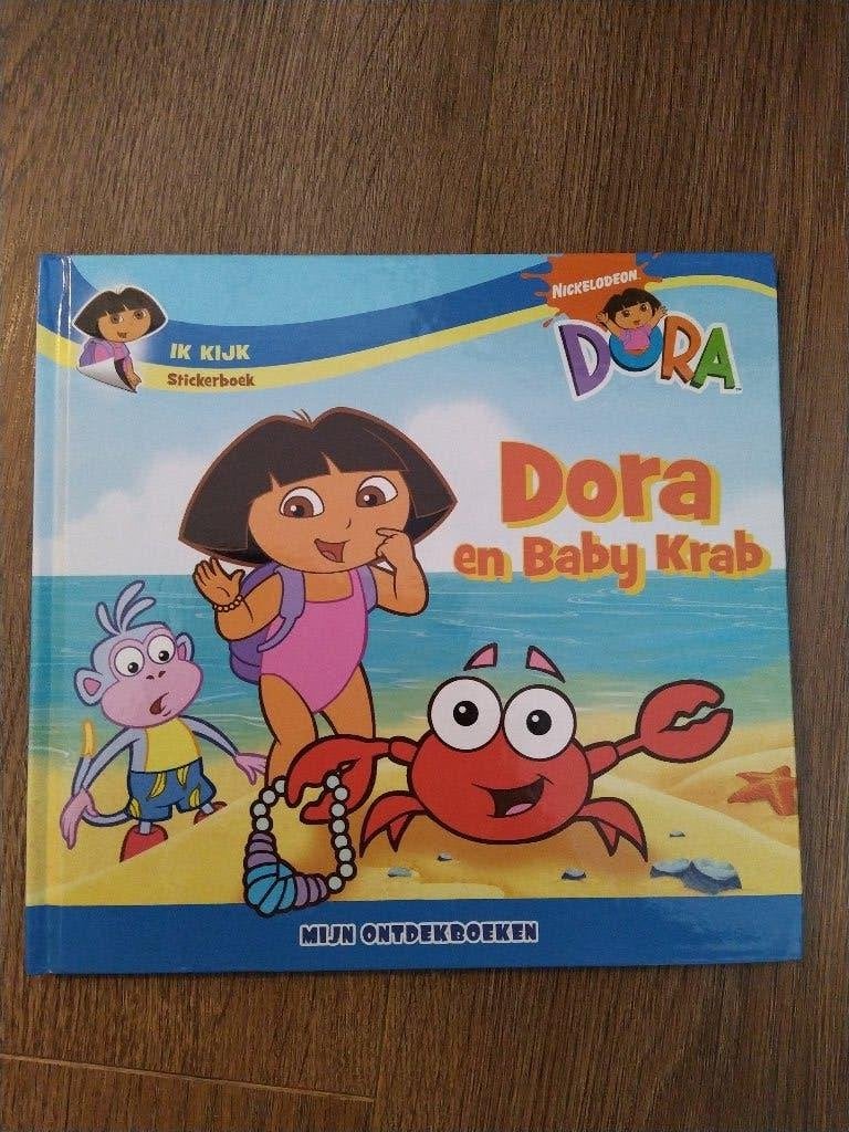 Dora en baby krab  met herbruikbare stickers - compleet, Ophalen of Verzenden, Gelezen