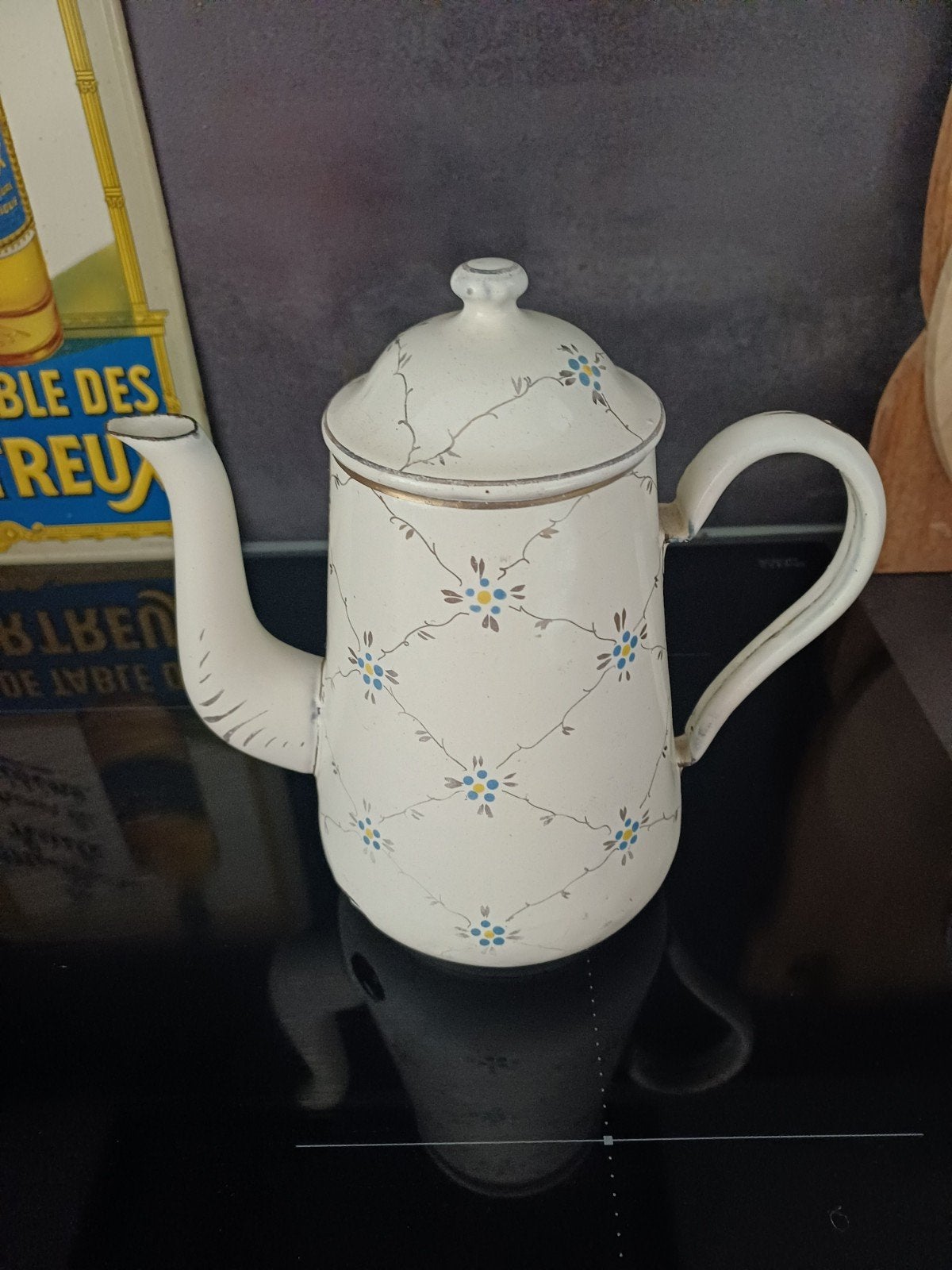 Mooie antieke Franse emaille Koffiepot met strooibloemetjes, Verzenden