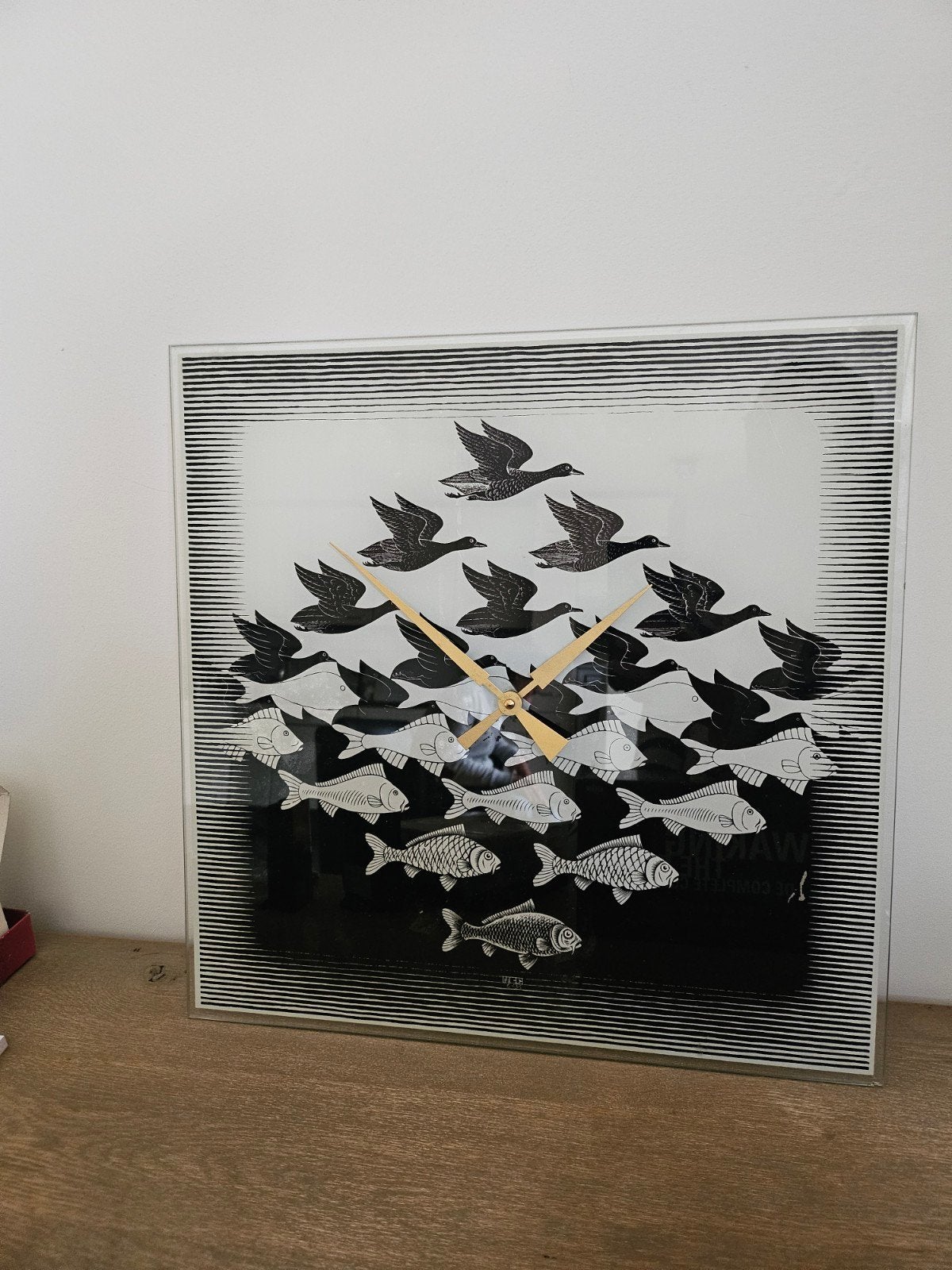 Unieke Escher-stijl wandklok met vissen en vogels, Ophalen of Verzenden