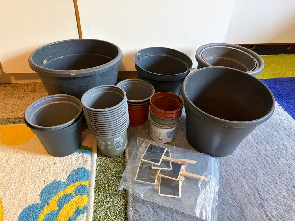 32 plantenpotjes kweekpotjes + 6 krijtbordjes, Kunststof, Gebruikt, Rond, Ophalen of Verzenden
