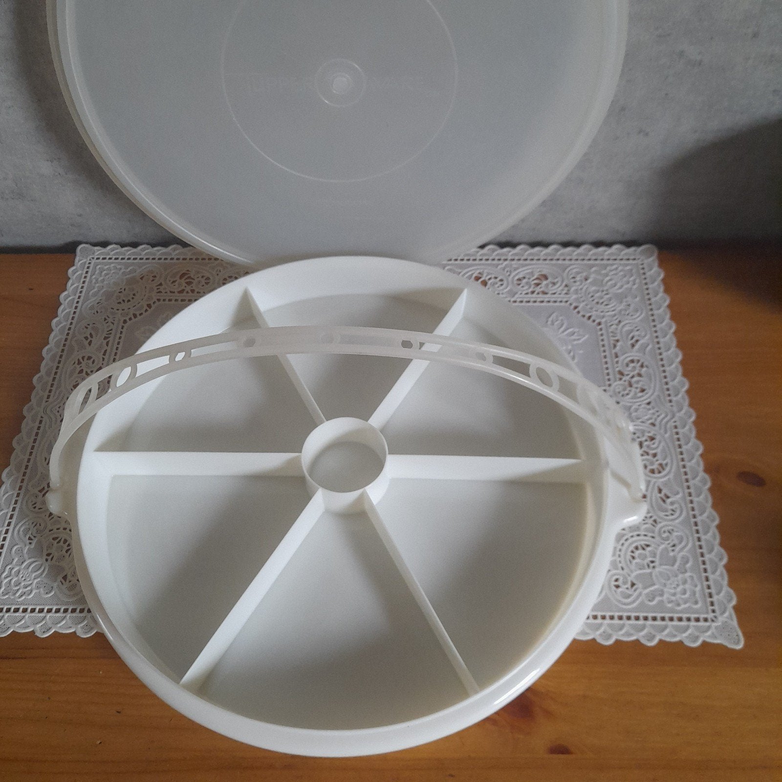 Tupperware hapjesschaal serveerschaal vakkenschaal, Huis en Inrichting, Ophalen of Verzenden, Schaal