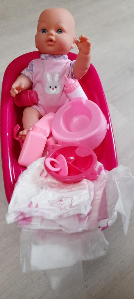 Babypop met badje en accessoires, Ophalen of Verzenden, Zo goed als nieuw, Babypop