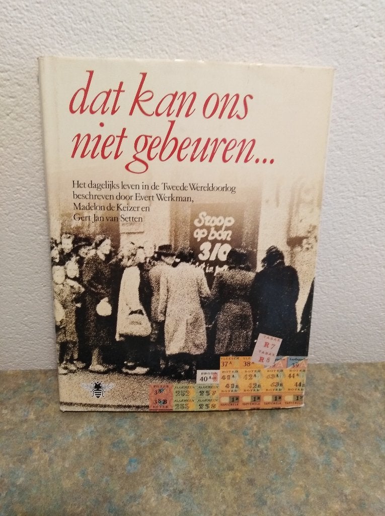Boek over de tweede wereldoorlog Dat kan ons niet gebeuren, Ophalen of Verzenden, Tweede Wereldoorlog, Zo goed als nieuw, Algemeen