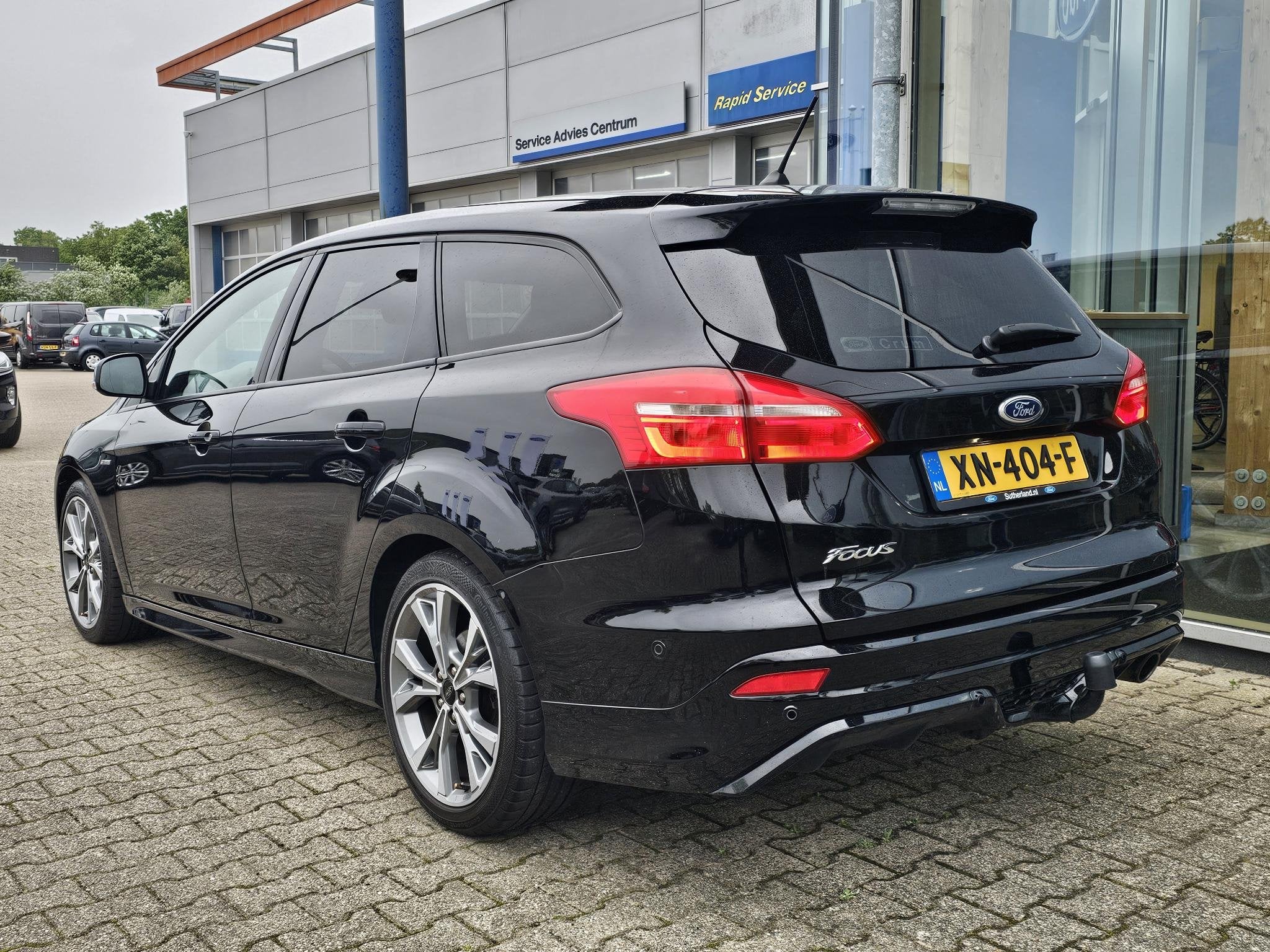 Ford Focus Wagon 1.5 ST Line 182 pk | | Bi-xenon | Camera |, Stof, 4 cilinders, Zwart, Handgeschakeld