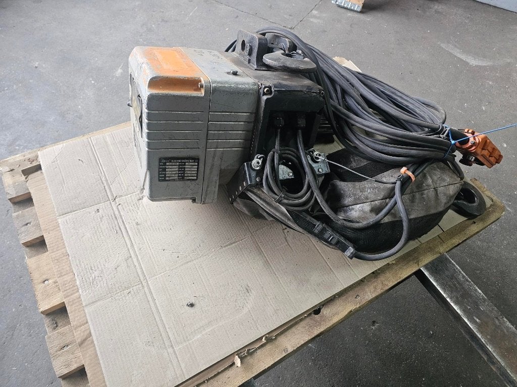 Delta elektrische takel 2 ton 20M hijshoogte enkele snelheid, Ophalen, Gebruikt, Delta, Nn