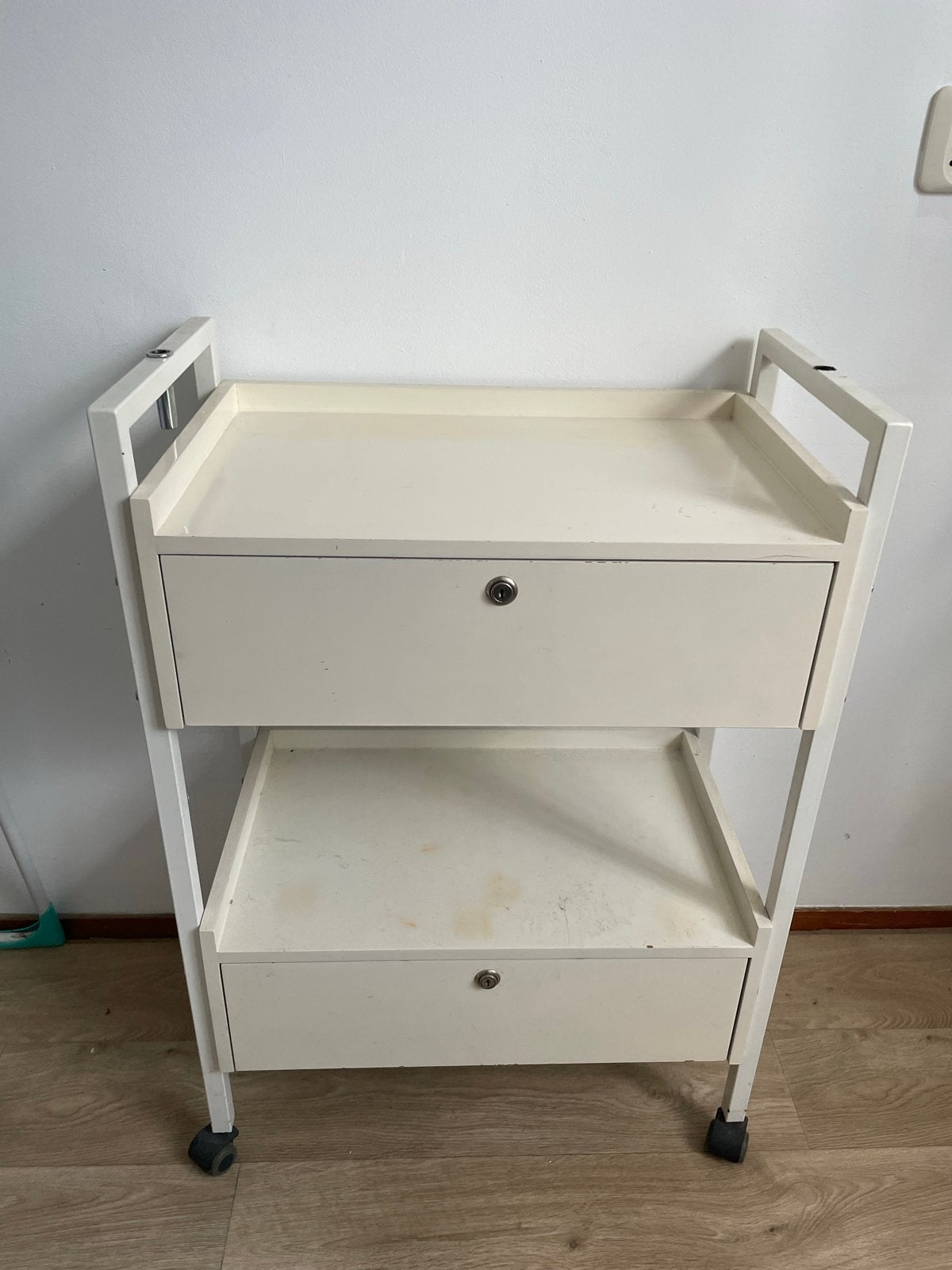 Pedicure/schoonheidsspecialist trolley met 2 lades, Ophalen, Gebruikt