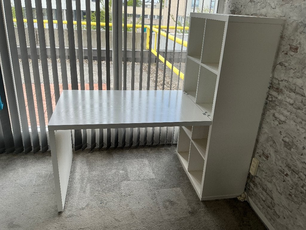 Kallax kast met bureau, Ophalen, Met plank(en), Gebruikt, 100 tot 150 cm