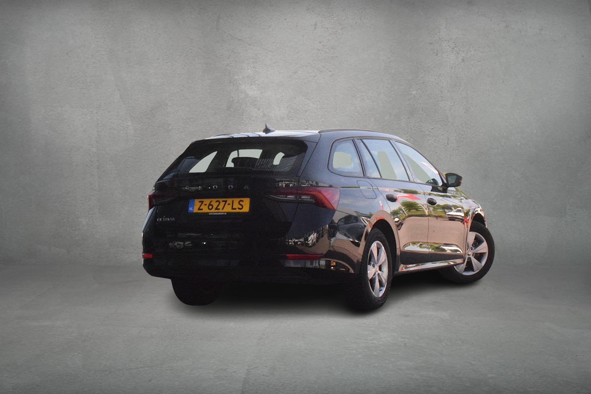 Skoda Octavia Combi 1.0 TSI Business Edition | Apple CarPlay, Auto's, Stof, Gebruikt, Parkeersensor, Zwart