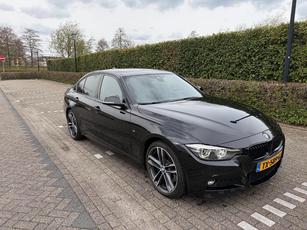 BMW 3-Serie 320i M-Sport Shadowline /kanteldak /Aut/ Carplay, Auto's, BMW, 1998 cc, Achterwielaandrijving, 1800 kg, Zwart