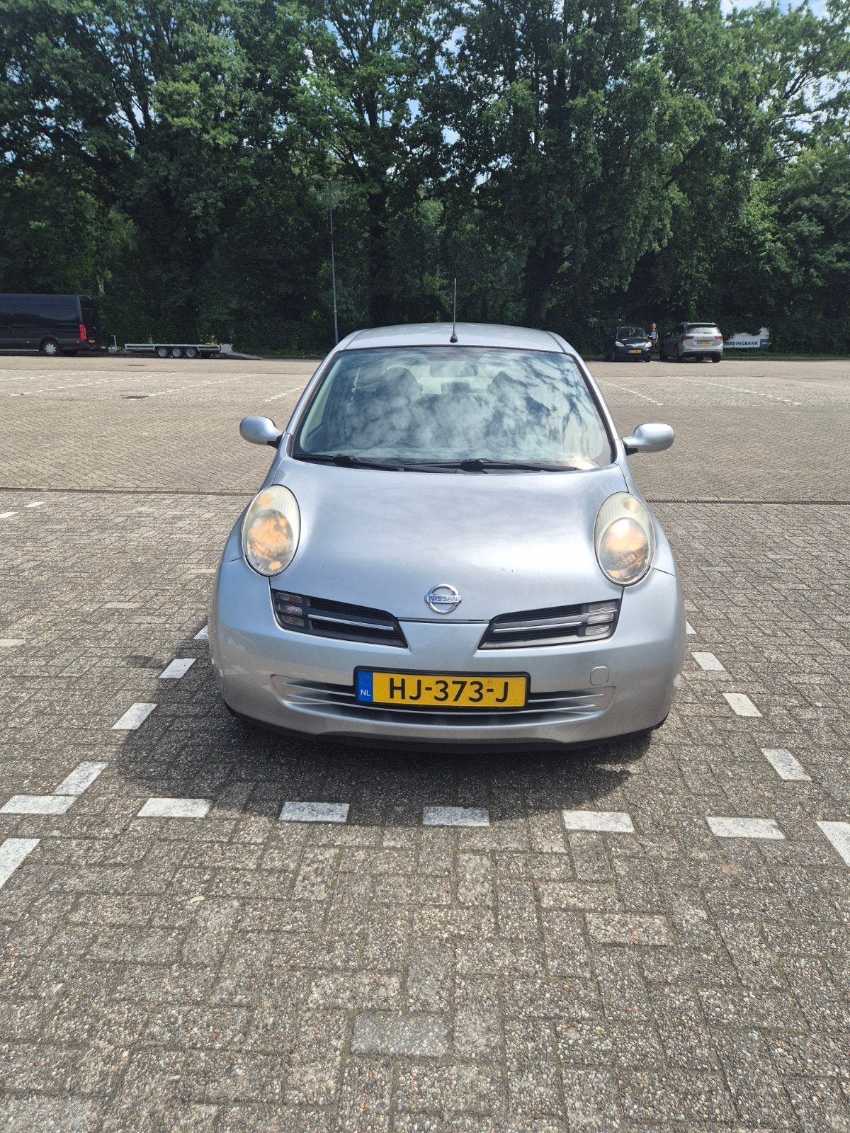 Nissan 2005 Grijs, 65 pk, 31 €/maand, 4 cilinders, Handgeschakeld