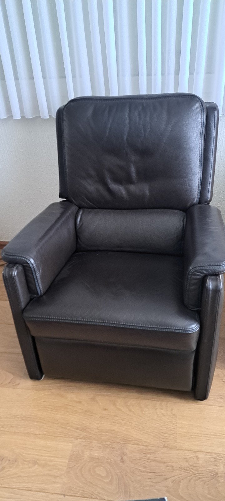 Bruine leren elektrische fauteuil - defect, Ophalen, Gebruikt, Minder dan 75 cm, Leer