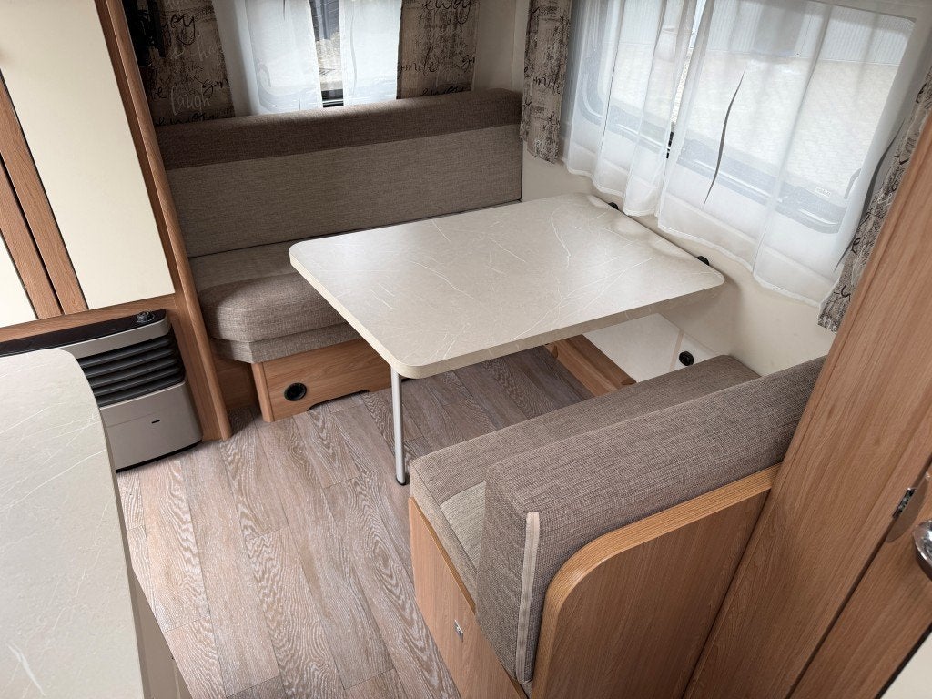 Foto 11 van HOBBY De Luxe 440 SF ’21 (Vastbed 210cm)