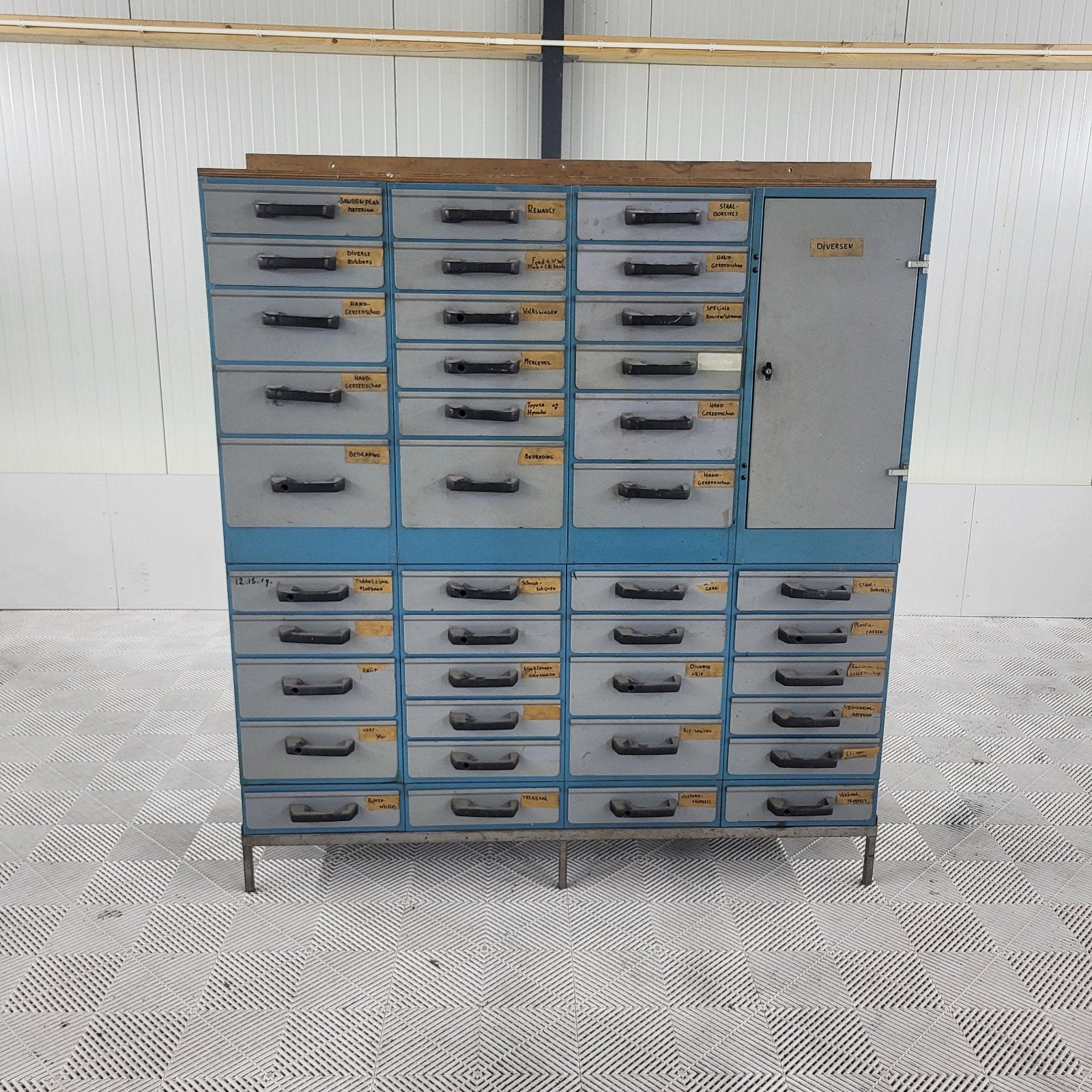 Opbergkast gereedschap / vintage, Ophalen
