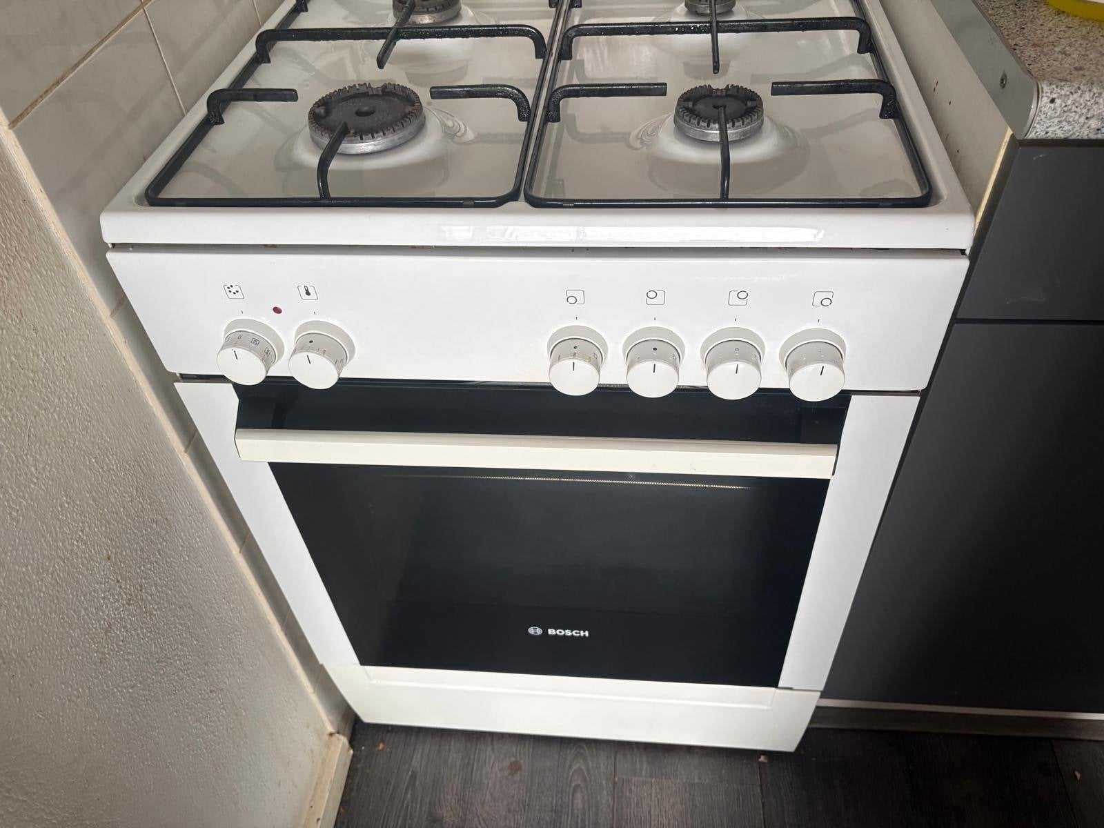 Bosch Vrijstaand Gasfornuis met Oven - Wit, Gebruikt, Hete lucht, Gas, 85 tot 90 cm