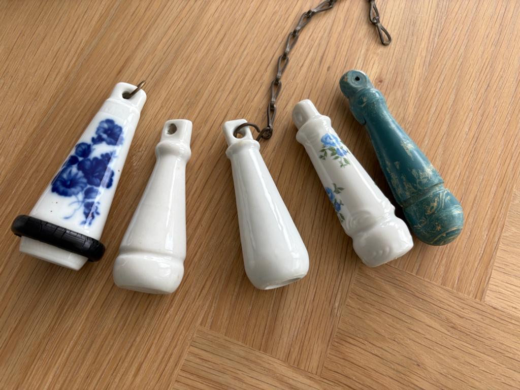 Oude antieke wc trekkers van porselein en rubber, Antiek en Kunst, Ophalen of Verzenden
