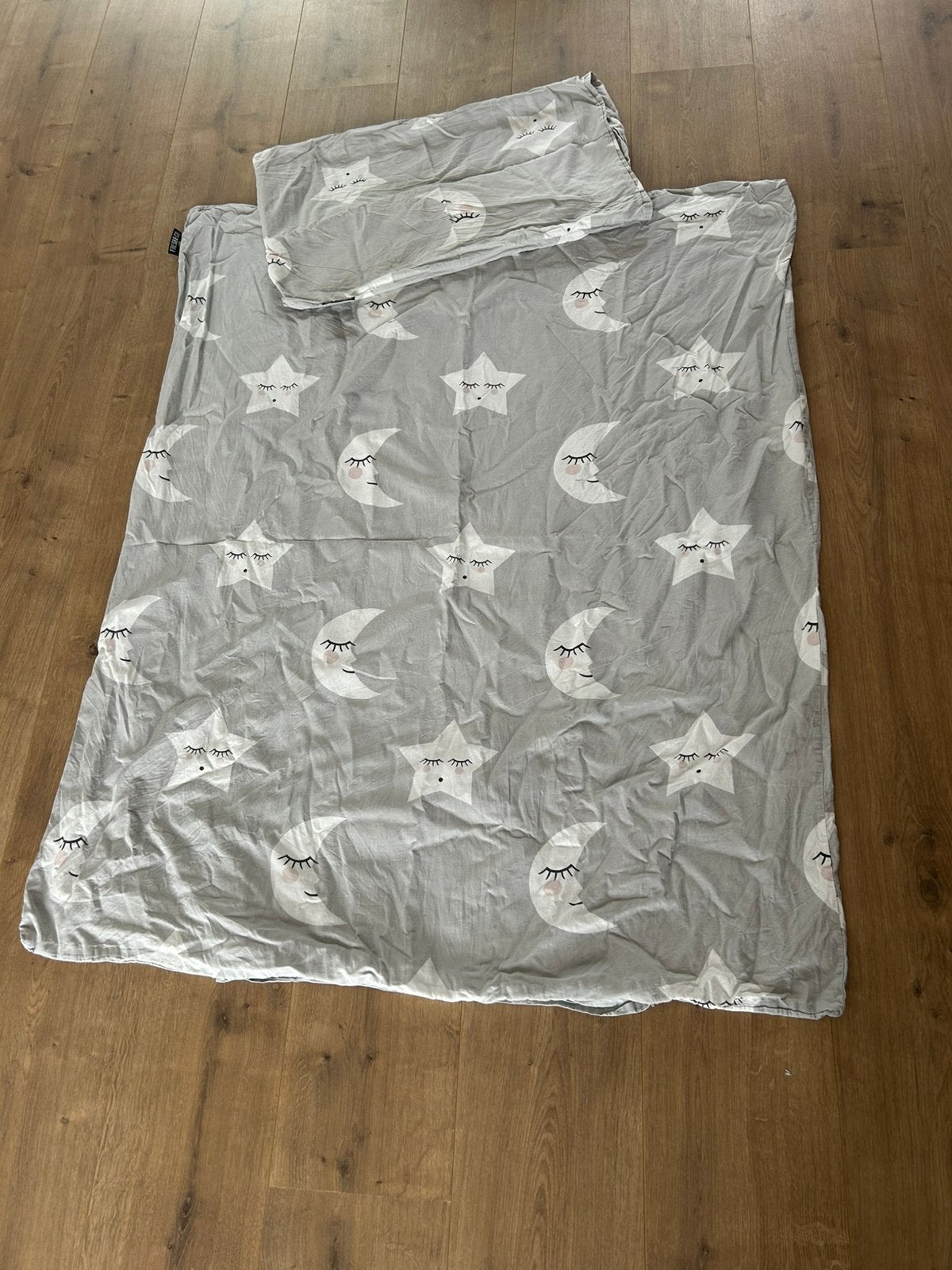 Dekbedovertrek baby ledikant/peuterbed met maantjes en sterr, Gebruikt, Jongetje of Meisje, Dekbedovertrek, Ophalen of Verzenden