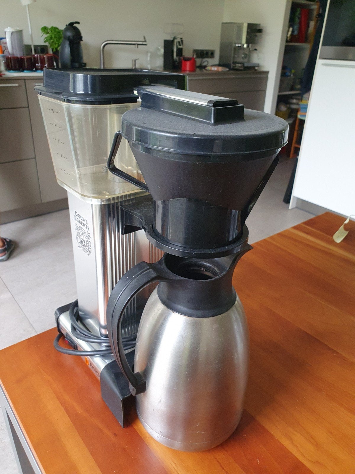 Koffiezetapparaat met thermoskan, Witgoed en Apparatuur, Koffiezetapparaten, 10 kopjes of meer, Ophalen, Koffiemachine